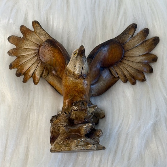 Handcrafted Eagle 🦅 Bird Sculpture - Picture 1 of 7